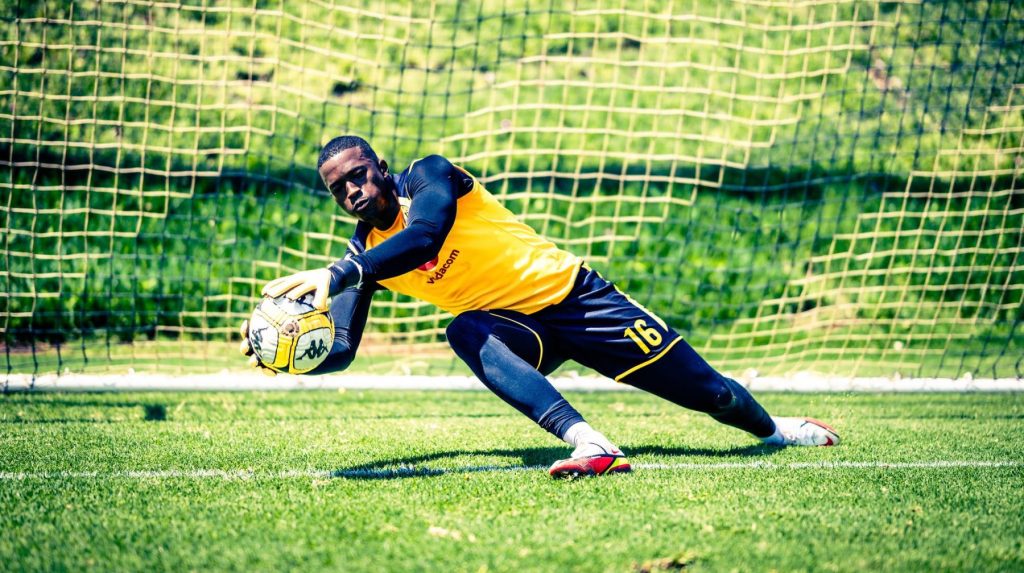 Former Kaizer Chiefs Goalkeeper Compares Bontle Molefe’s Current Situation to Late Senzo Meyiwa’s Early Career at Orlando Pirates