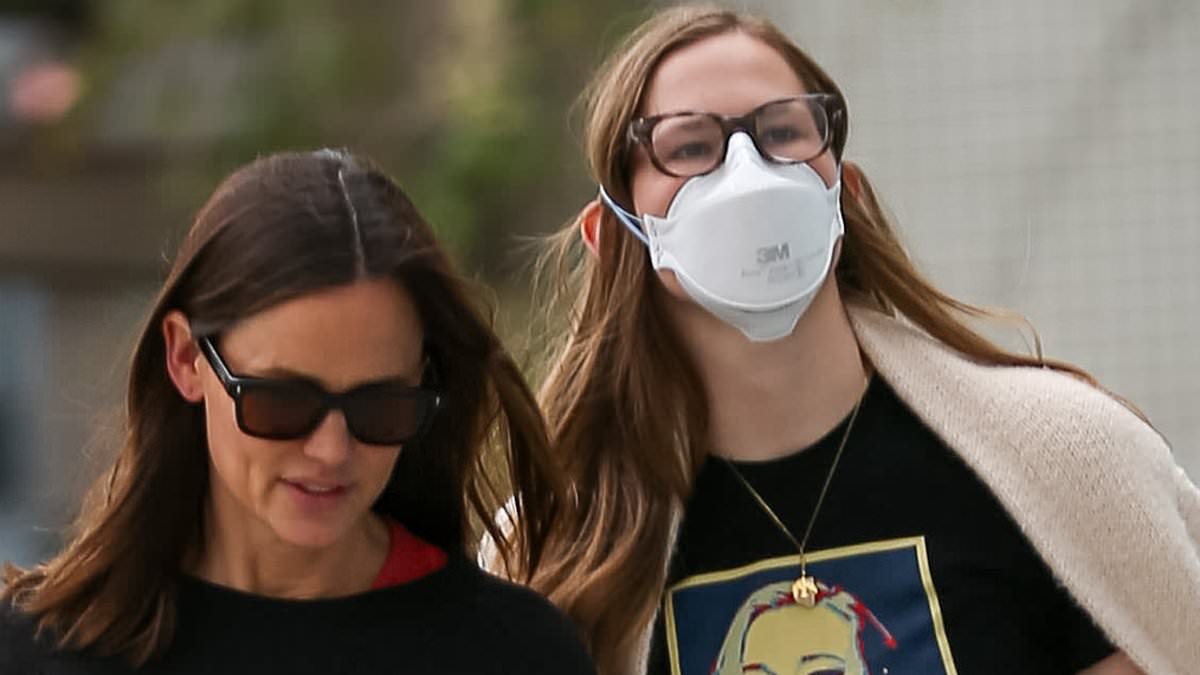 Ben Affleck and Jennifer Garner’s Daughter Violet Urges Continued Masking Amid Post-Pandemic Uncertainty in Los Angeles