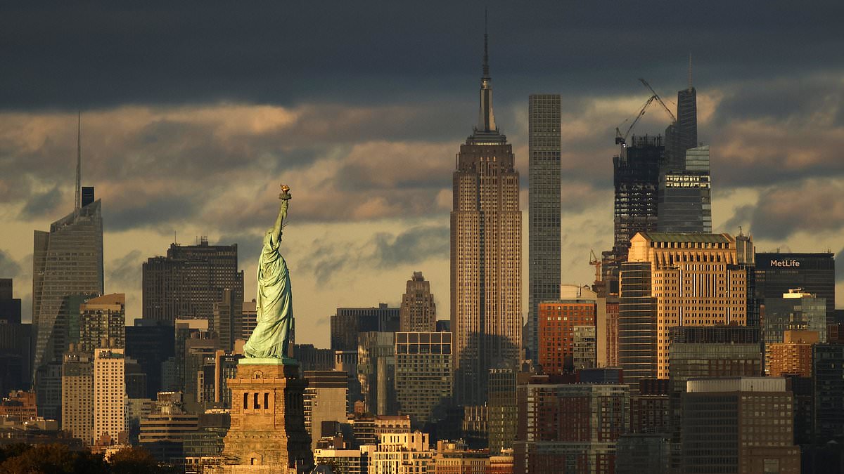 Speeding Meteor Blazes Over Manhattan, Triggering Earthquake-Like Rumble and Astonishing Residents with Loud Boom